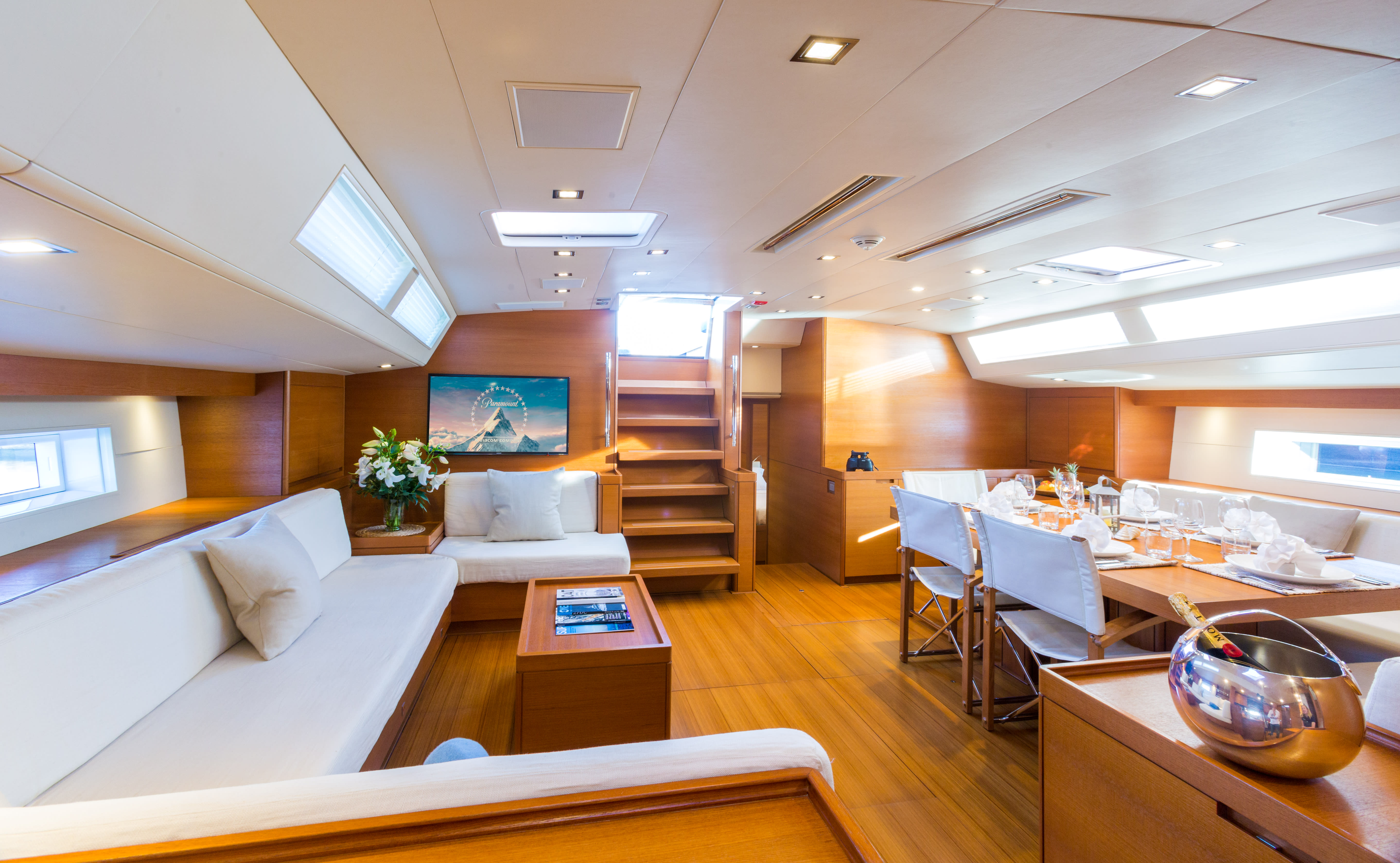Blues sailing yacht - main saloon